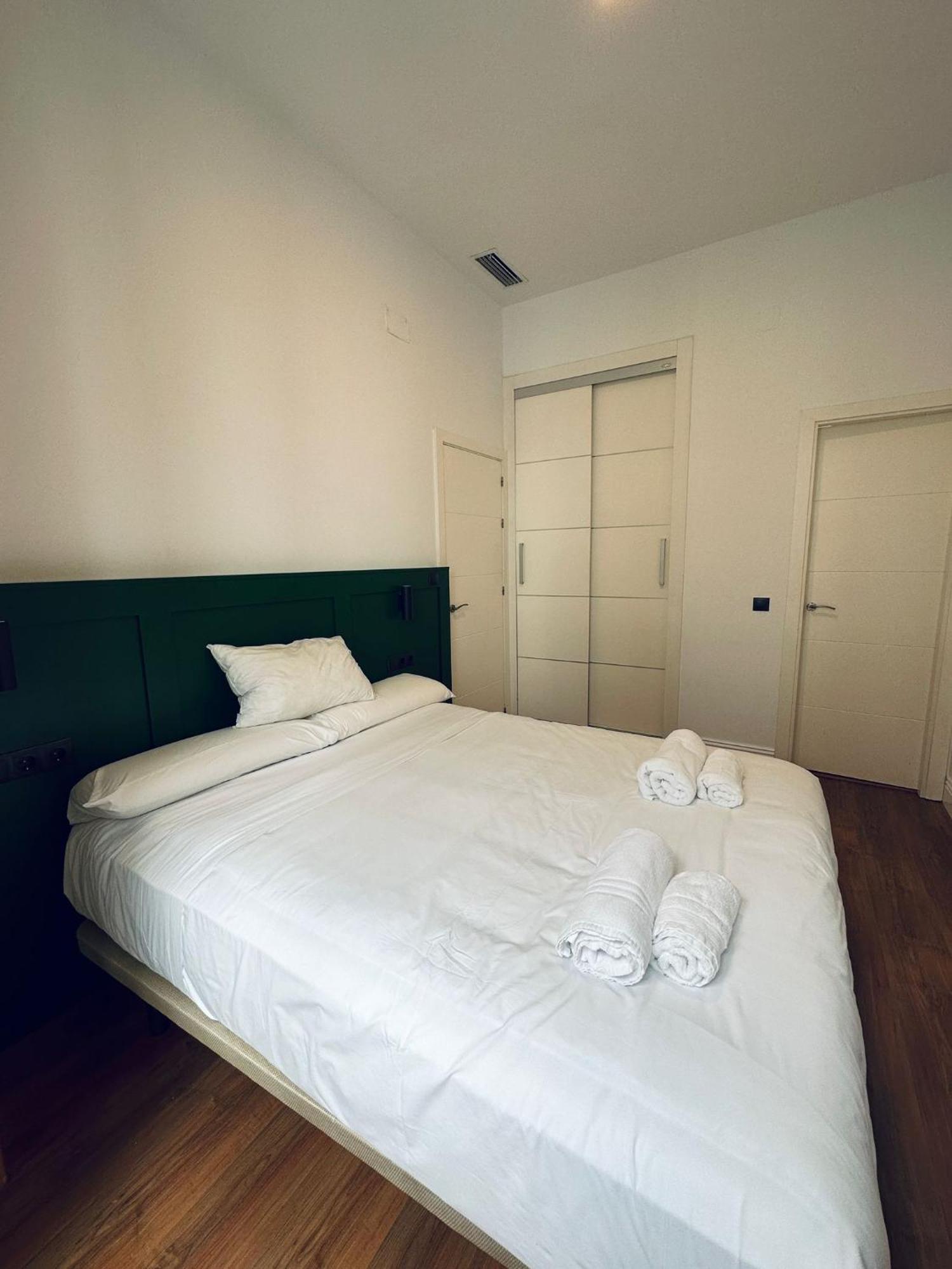 Catedral Square Apartment Seville Luaran gambar